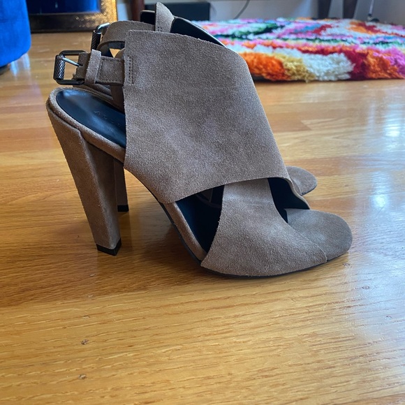 Never worn! - Picture 4 of 5